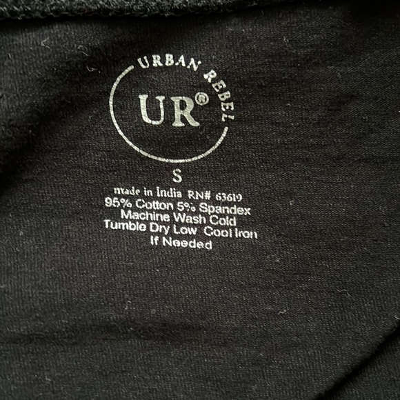 2 small crop tops from Urban Rebel - Picture 4 of 4